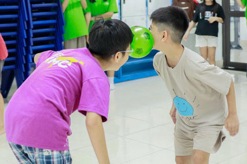 C&aacute;c em được tham gia v&agrave;o v&ocirc; số tr&ograve; chơi vận dụng th&uacute; vị.