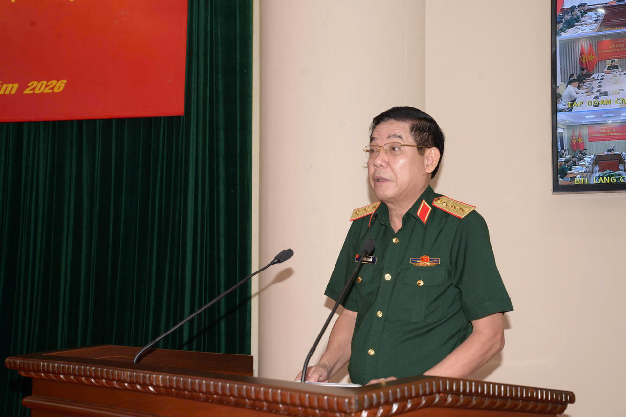 Thứ trưởng Bộ Quốc ph&ograve;ng Nguyễn Văn Gấu