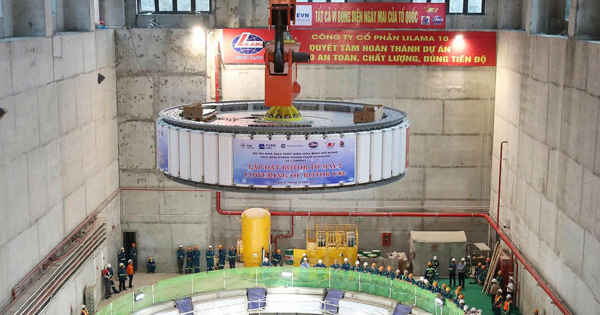 Hạ đặt thành công Rotor tổ máy số 2 Nhà máy thủy điện Hòa Bình mở rộng